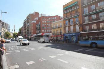 Apartamentos Plaza Castilla Madrid Exterior photo